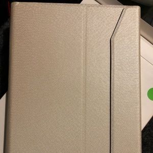 iPad Pro Bluetooth keyboard case